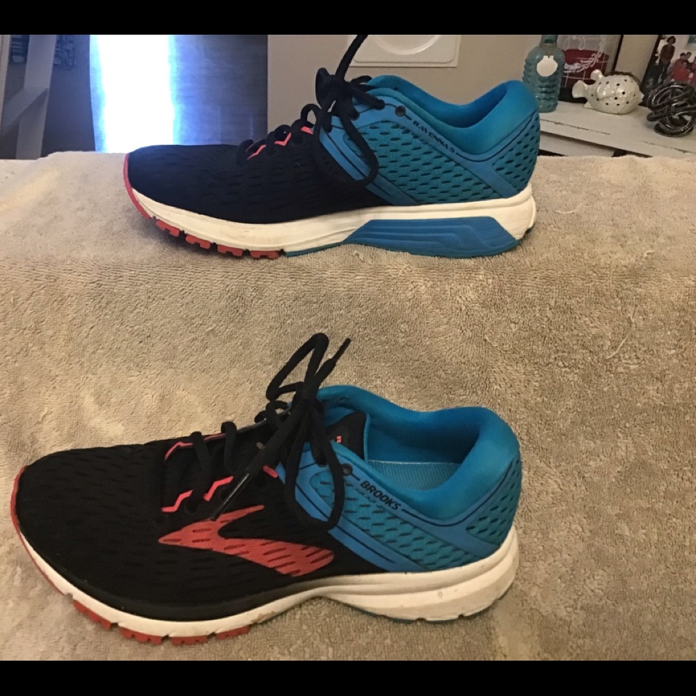 Brooks Ravenna 9 female running shoe.